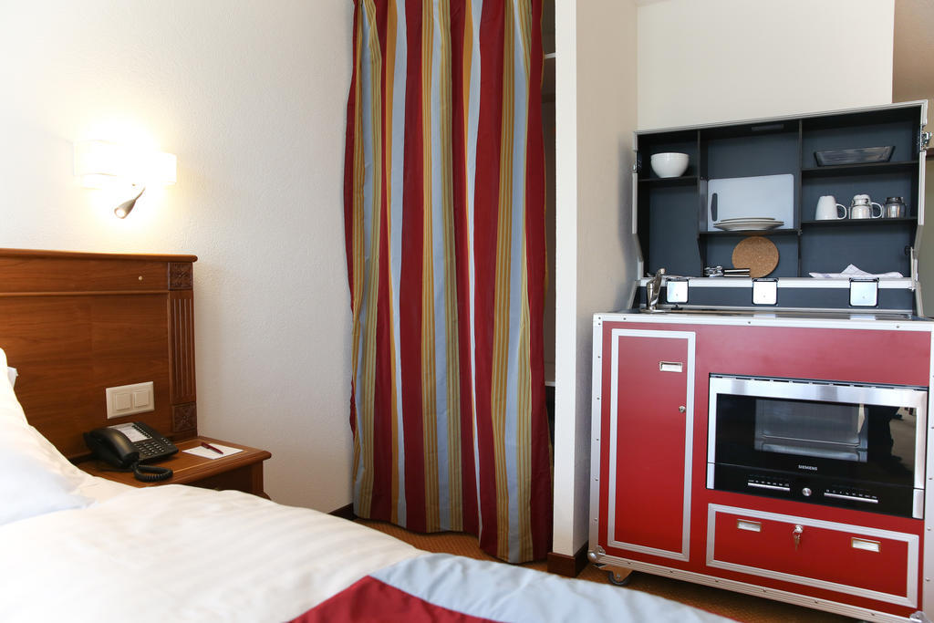 Hotel Des Inventions Ecublens  Rum bild