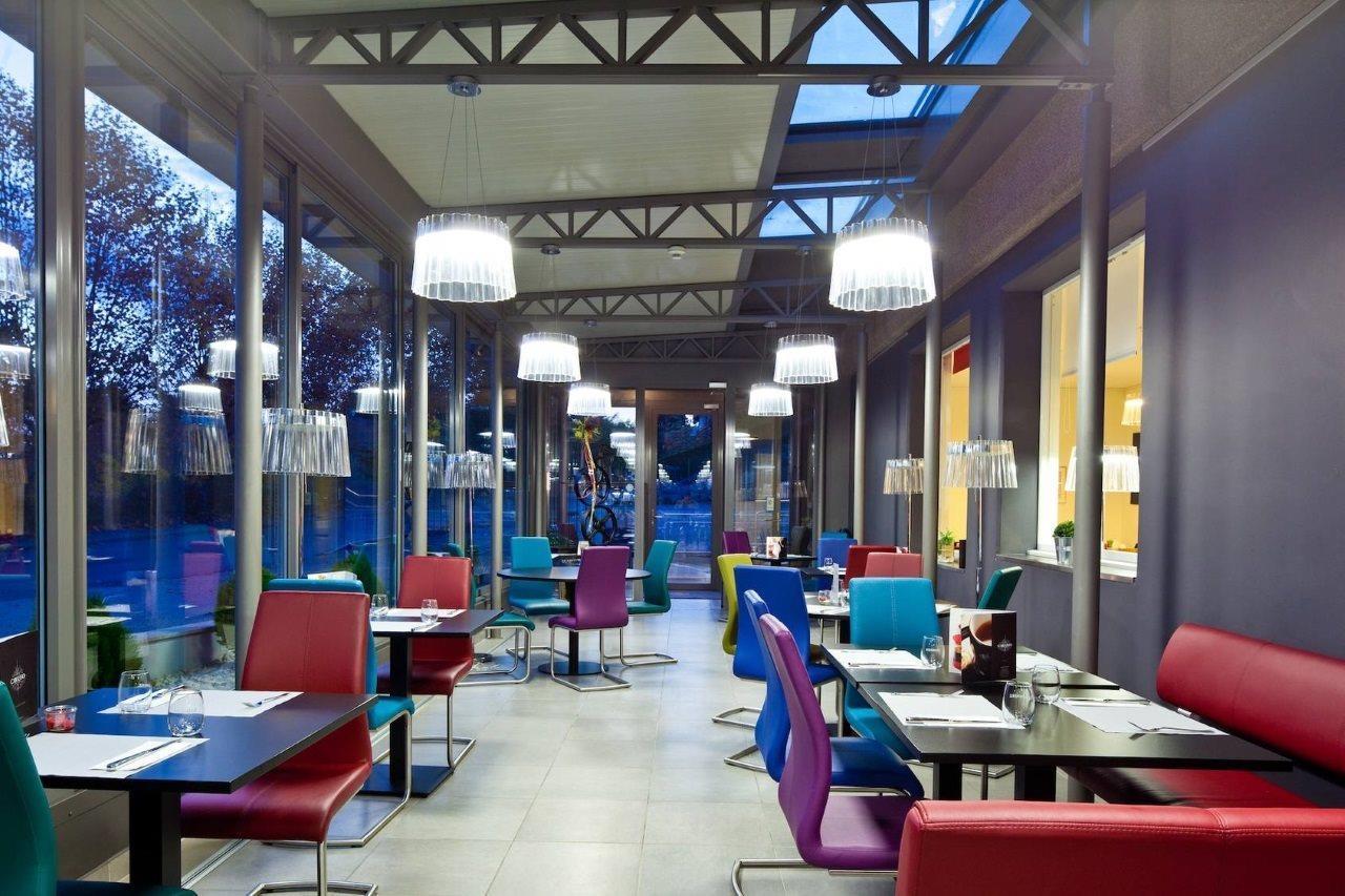 Hotel Des Inventions Ecublens  Exteriör bild